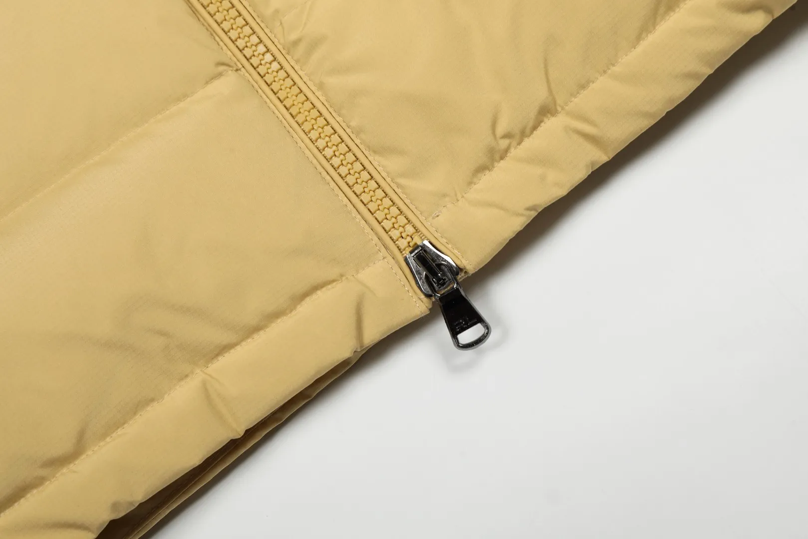 P720 Top quality" Style number: 9003# [Ralph Lauren winter basic classic embroidered men's and women's couple's same style hooded down jacket] ✅Ralph Lauren American retro chest zipper high version top-fill winter down jacket ✅100% high-quality white duck down, high version top-fill capacity ✅Double-layer inner velvet to strictly prevent velvet running ✅Built-in adjustable drawstring, windproof and coldproof, considerate and in place ✅Original version The maximum size can be worn up to 200 pounds. Loose and comfortable, no pressure. ✅Same style for male and female couples. Recommended OOTD outfits in winter~ Size: S-XL Color: Black, milky white, khaki, navy blue, military green